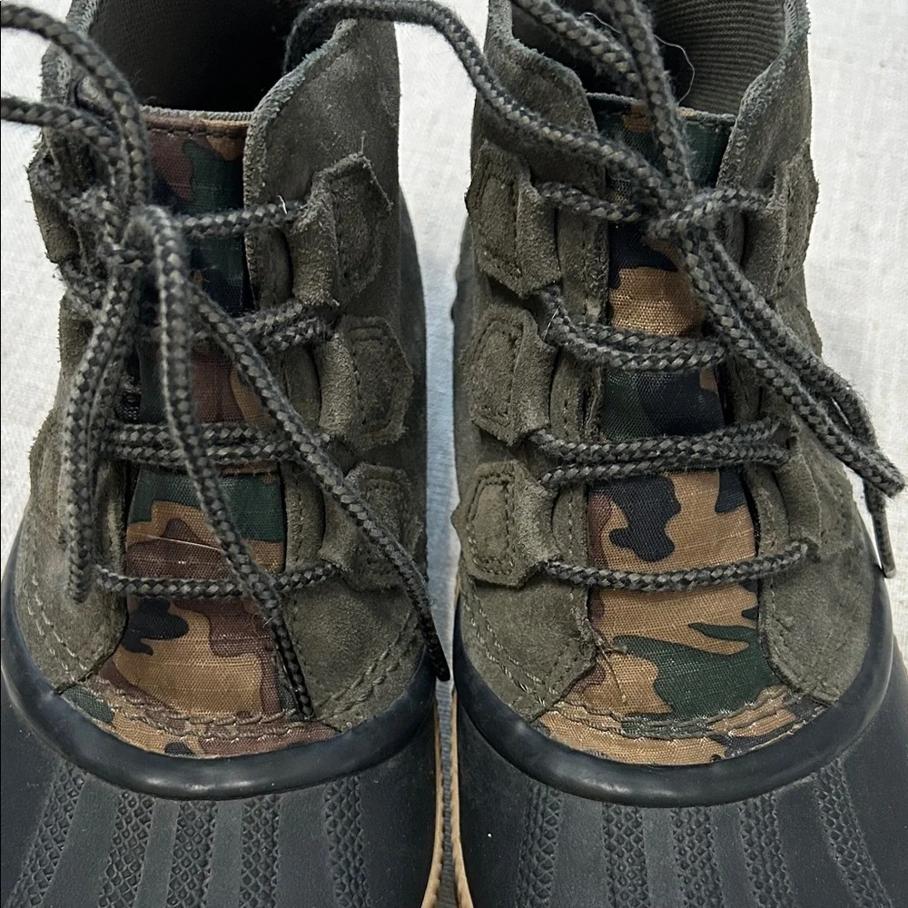 Sorel Out N About Rain Boots Women’s 7.5 Olive Camouflage Suede Ankle Booties